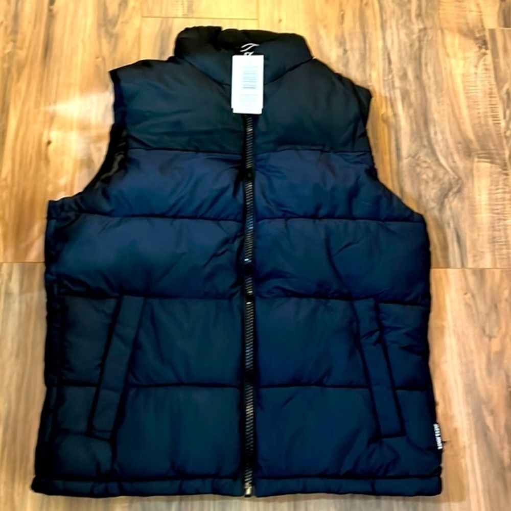 Jack and Jones black puffer vest new water repellent size small
